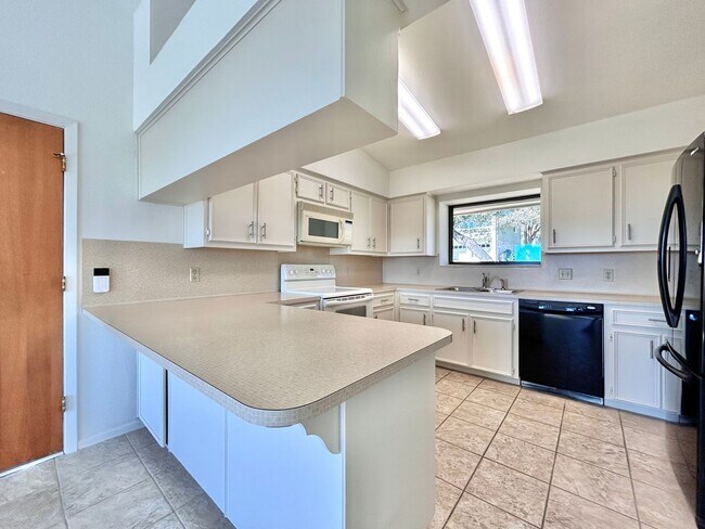 Building Photo - Greenbelt Gem Backing to Walnut Creek – Spacious 3BR Home in Prime North Austin Location