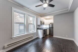 Building Photo - 641 W Wrightwood Ave