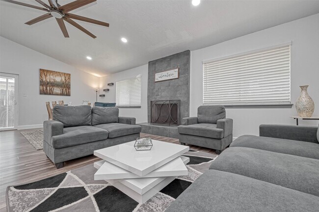 Building Photo - 11618 Corona Ln