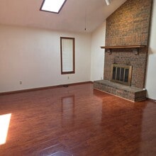 Building Photo - 436-436 E Redwood St