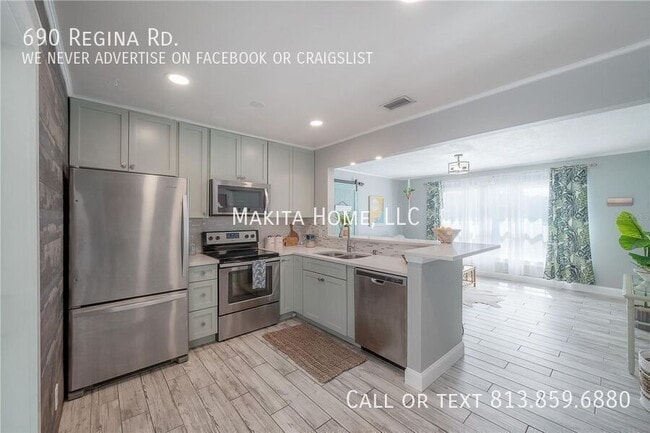 Building Photo - 690 Regina Rd