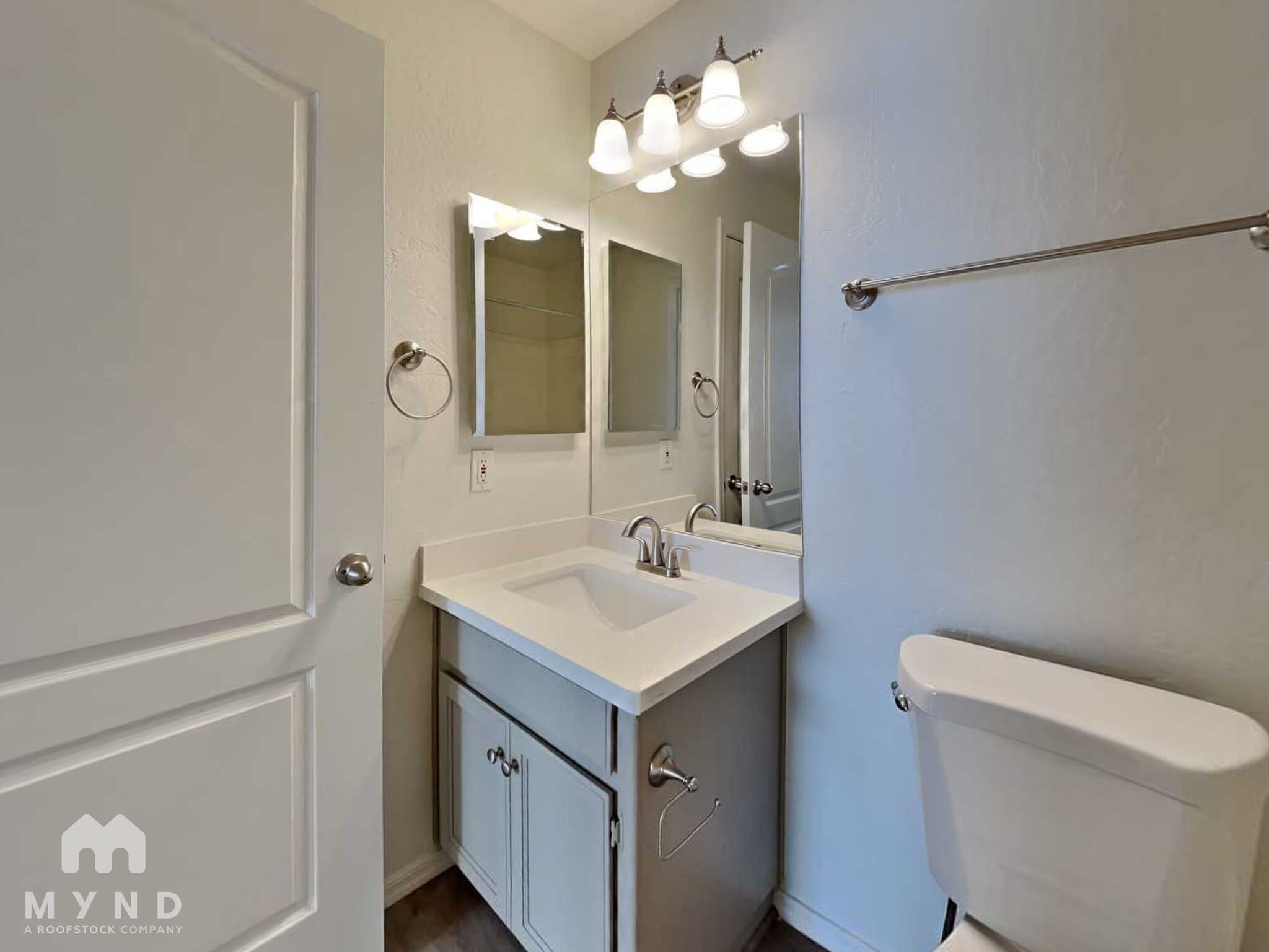 Building Photo - 1045 W Todd Dr