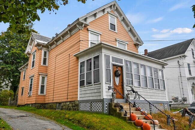 Building Photo - 107 Myrtle St