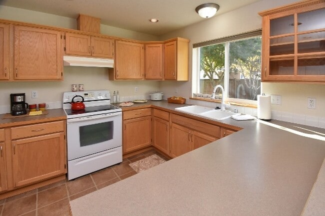 Building Photo - PENDING APPLICATION; Well Maintained 4 BD