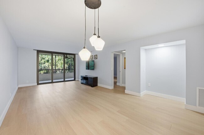 Building Photo - 2070 Homewood Blvd