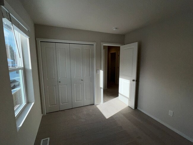 Building Photo - LIKE NEW Spacious 2 Story Home on Corner Lot - Kemper Grove / Ridgefield, WA