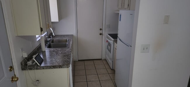 Building Photo - 242 Redbud Ln