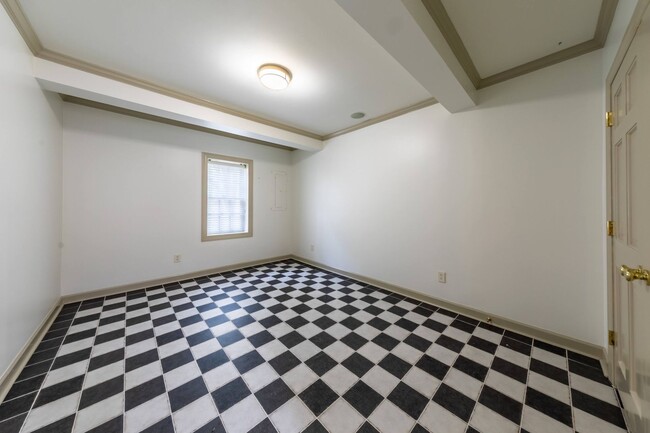 Building Photo - Elegant Townhome in Colonial Williamsburg
