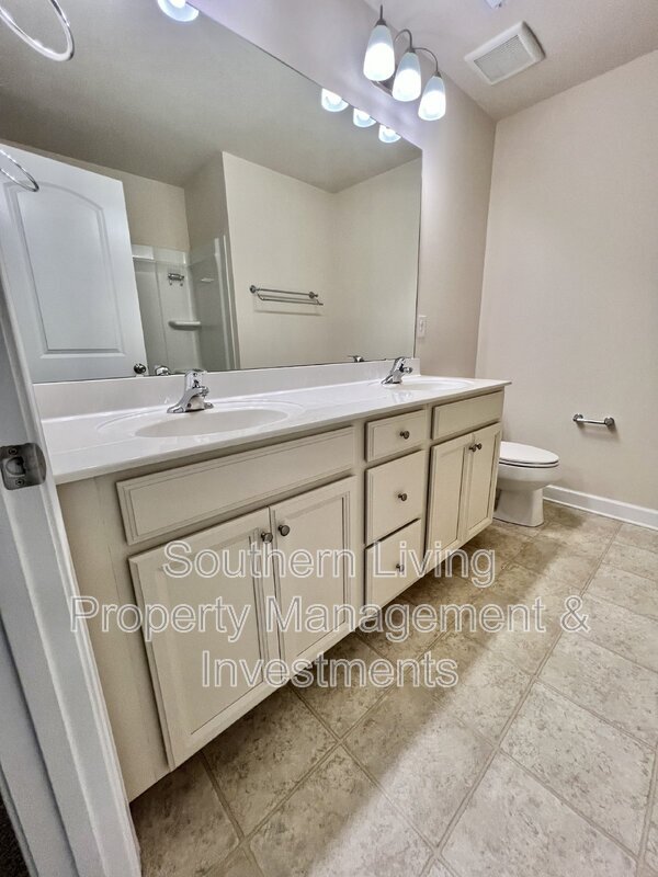 Building Photo - 5706 Lachlan Hill Ln