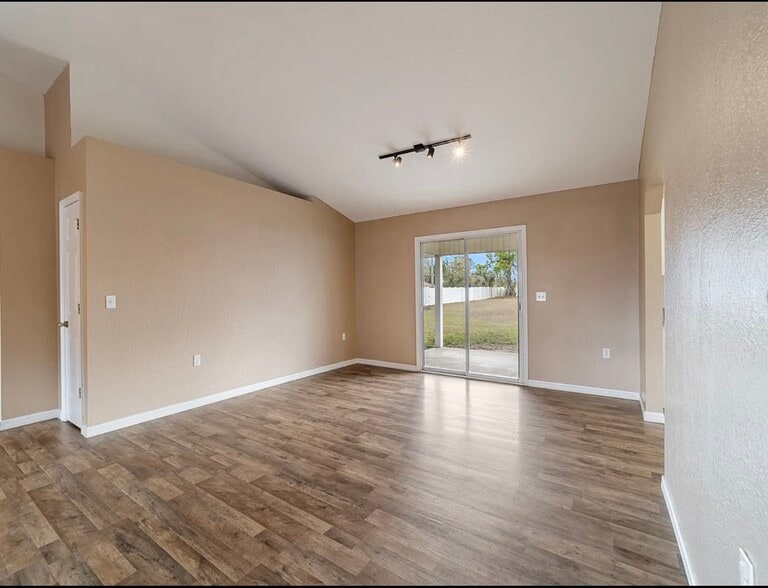 Building Photo - 6930 Bahia Rd