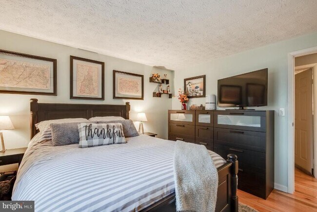 Building Photo - 8280 Wold Den Ct