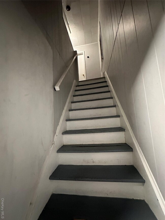 Building Photo - 44 Harding Ave