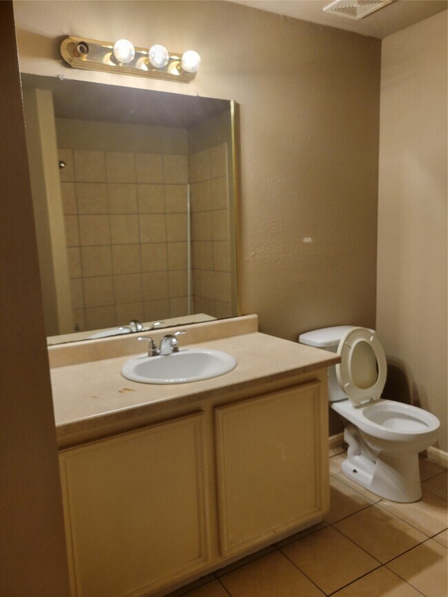 Building Photo - 4611 Knoxville St