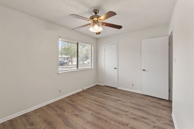 Building Photo - Bright and Inviting 3-Bedroom with Private...