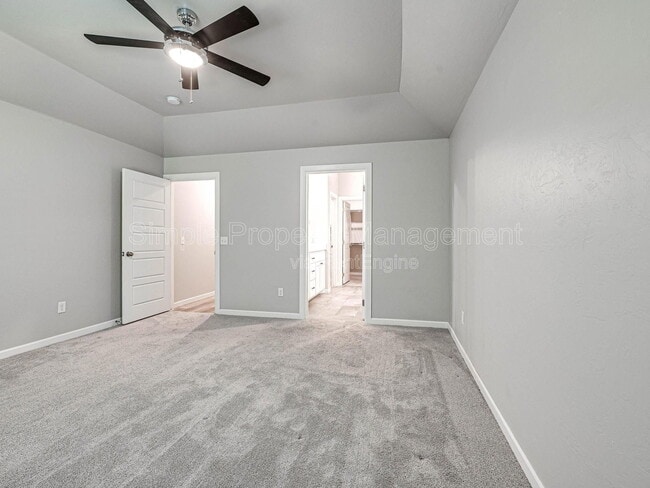 Building Photo - 400 Fallview Ct