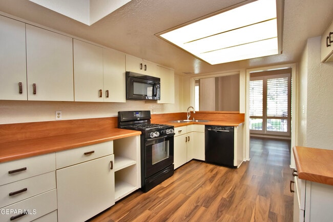 Building Photo - 5710 Mira Grande Dr