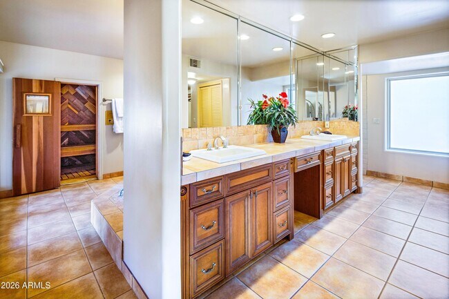 Building Photo - 7156 Oakmont Dr