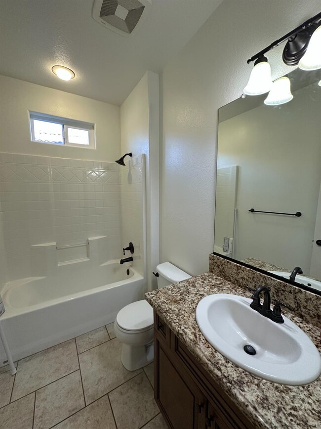 Building Photo - 3521 Buckingham Ave