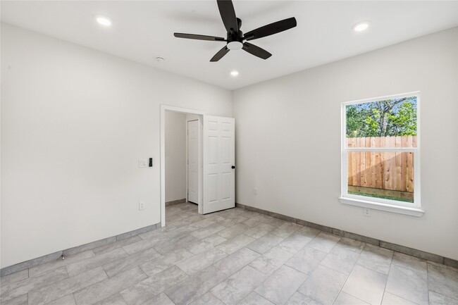 Building Photo - 6138 Brookfield Dr