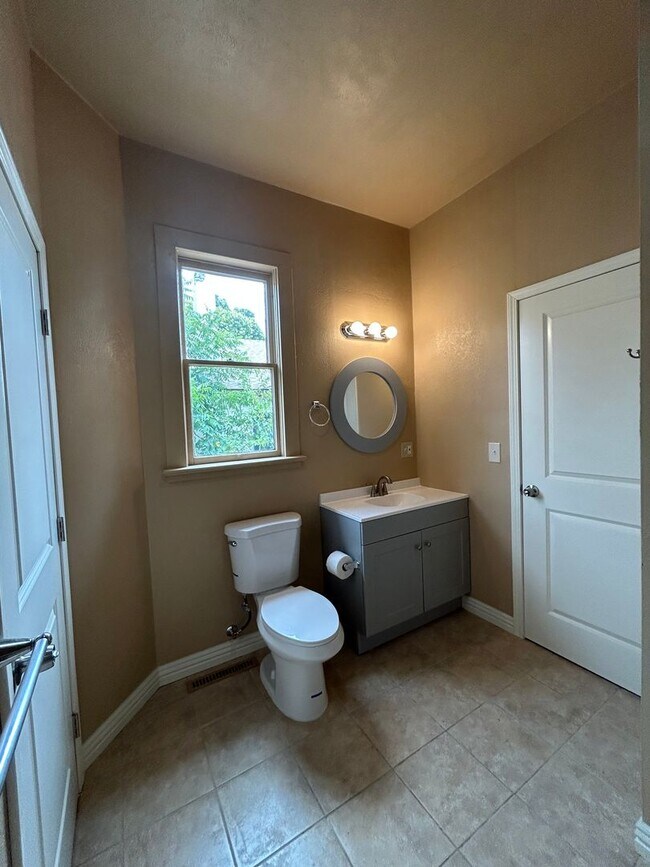 Building Photo - 1189 High St