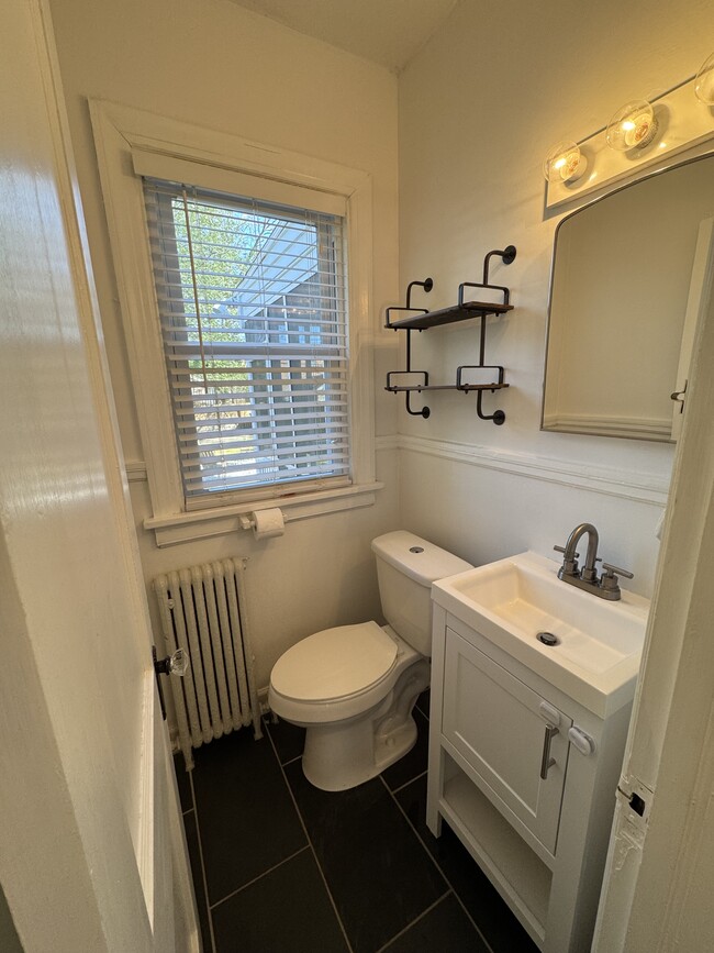 Building Photo - 5009 E Seminary Ave