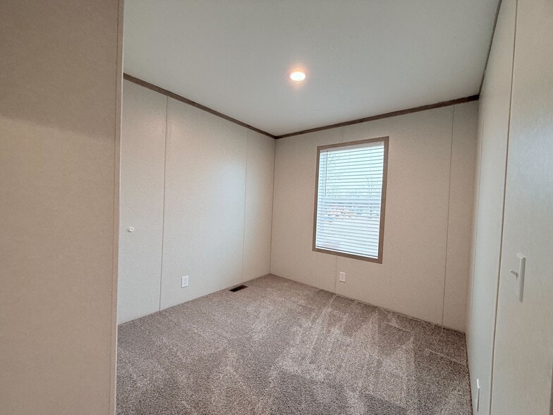 Building Photo - 29669 Danbury Ct