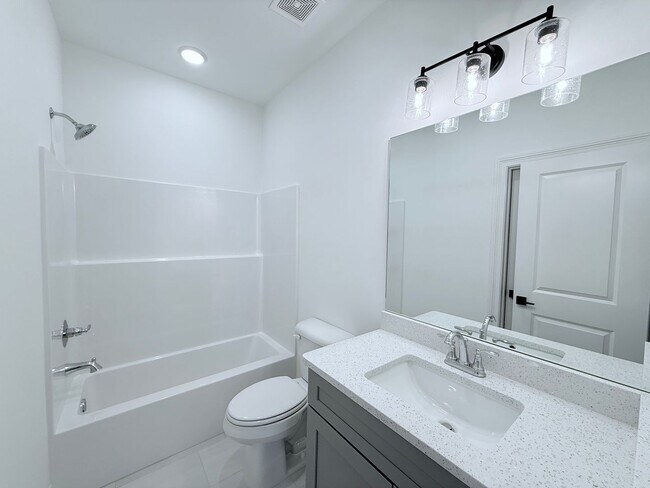 Building Photo - 624 Cottage Grv Cir