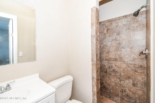 Building Photo - 6430 Lucente Dr