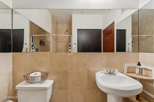 Building Photo - 5350 E Deer Valley Dr