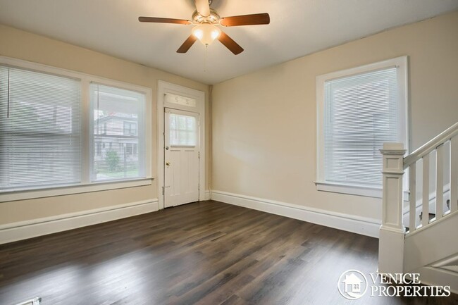 Building Photo - Charming 2BR on Lane and Indiana