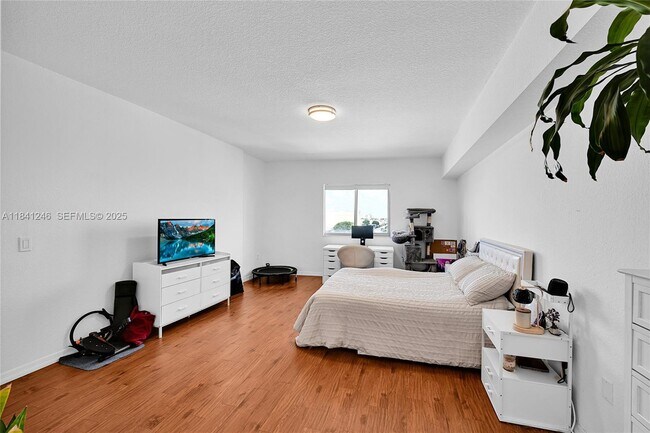 Building Photo - 36 NW 6th Ave