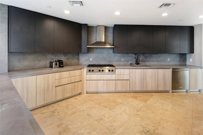 Building Photo - 301 Hendricks Isle