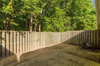 Building Photo - 3 Bed/3Bath Centrally located!!!