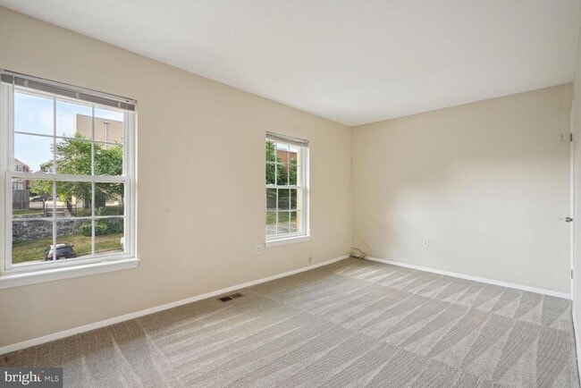 Building Photo - 9497 Linden Leaf Ct