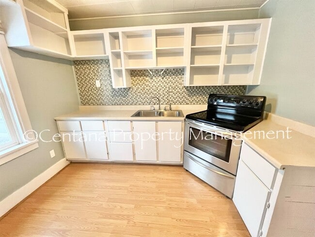 Building Photo - 2300 Ottawa St