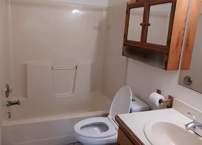 Building Photo - 2045 Rolling Meadows Ln