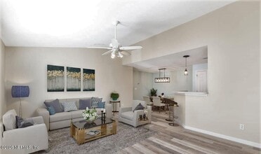 Building Photo - 13727 Richmond Park Dr N