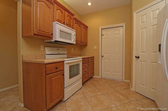 Building Photo - Brookshire 1315/1317