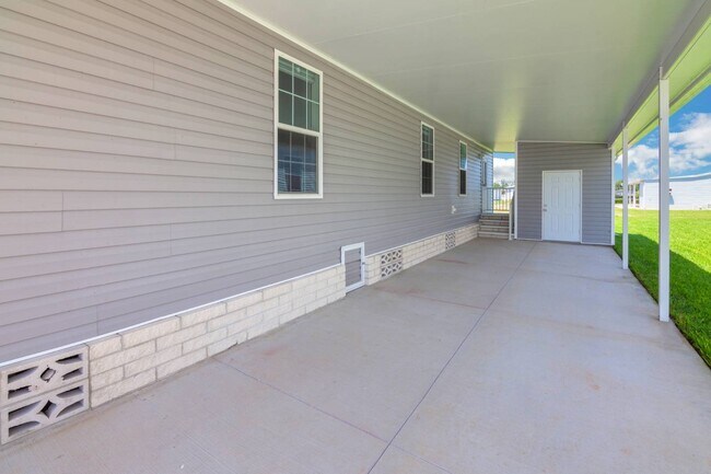 Building Photo - 1455 Whispering Pnes Lp