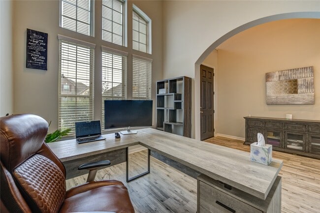 Building Photo - 2727 Camellia Ave