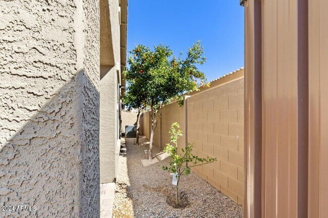 Building Photo - 21303 E Vía Del Palo