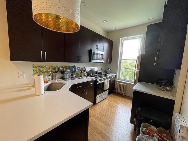 Building Photo - 767 Park Pl