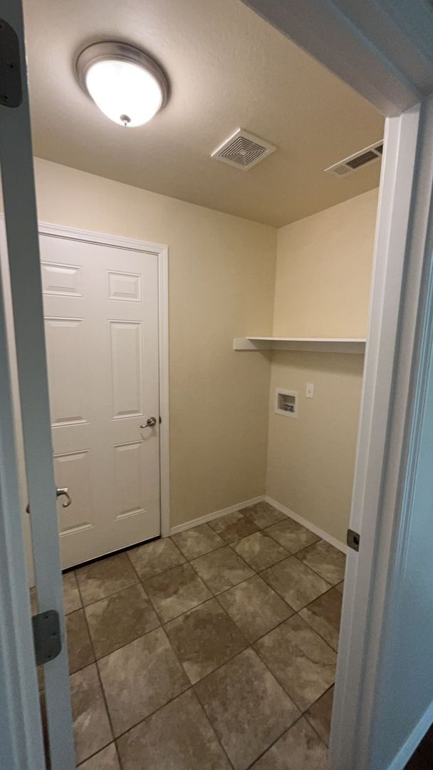 Building Photo - 899 Trinity Way