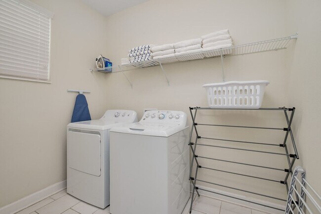 Building Photo - 1580 Tempo Ln