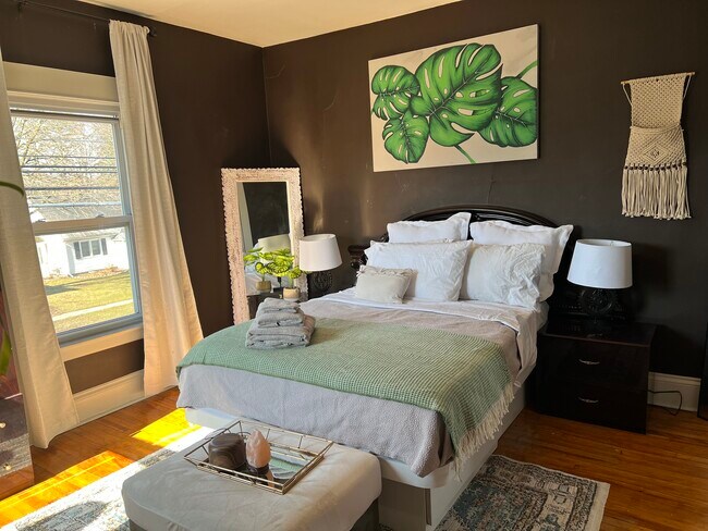 Building Photo - 33 Higby Rd