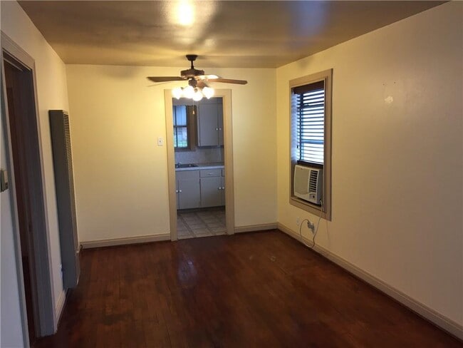 Building Photo - 611 W 37th St
