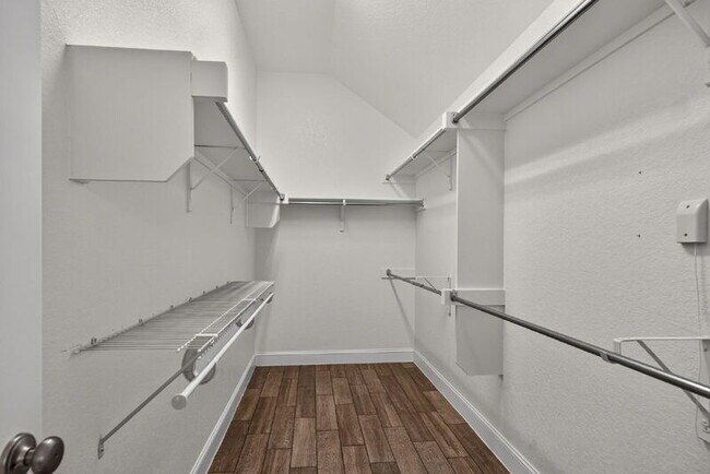 Building Photo - 9010 Gate Run