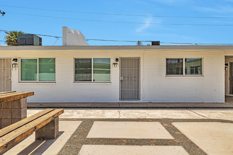 Building Photo - 5927 W Rose Ln