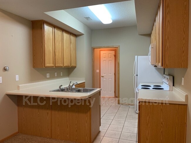 Building Photo - 1215 S 52nd St