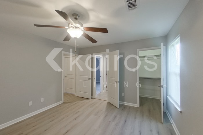 Building Photo - 10114 W 20th St